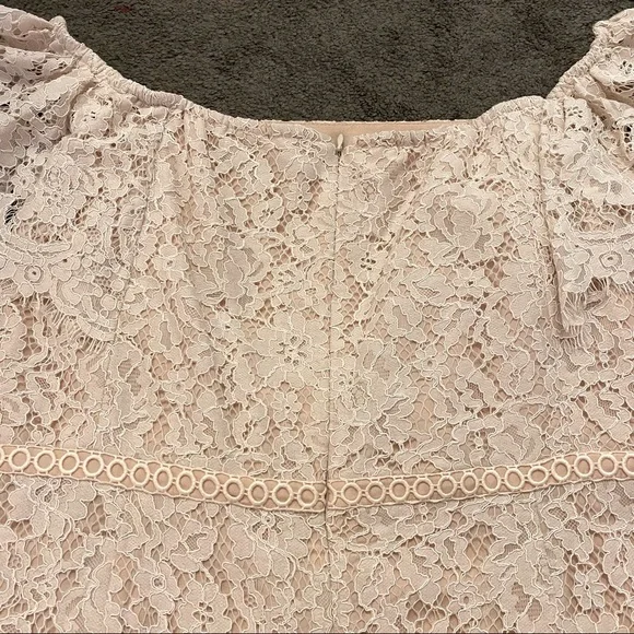 Ivory off-the-shoulder lace dress - Picture 4 of 8